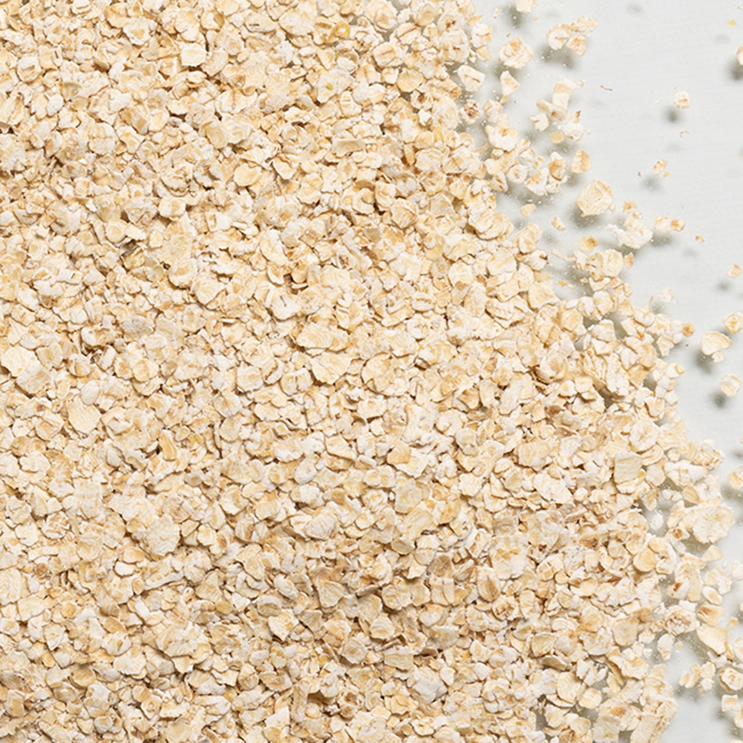 loose product photo of Gluten-Free Quick rolled oats showing texture 