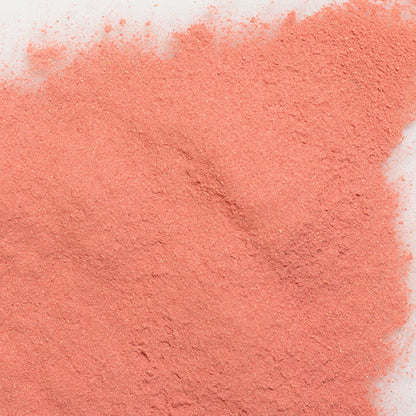 loose product photo of natural strawberry powder 